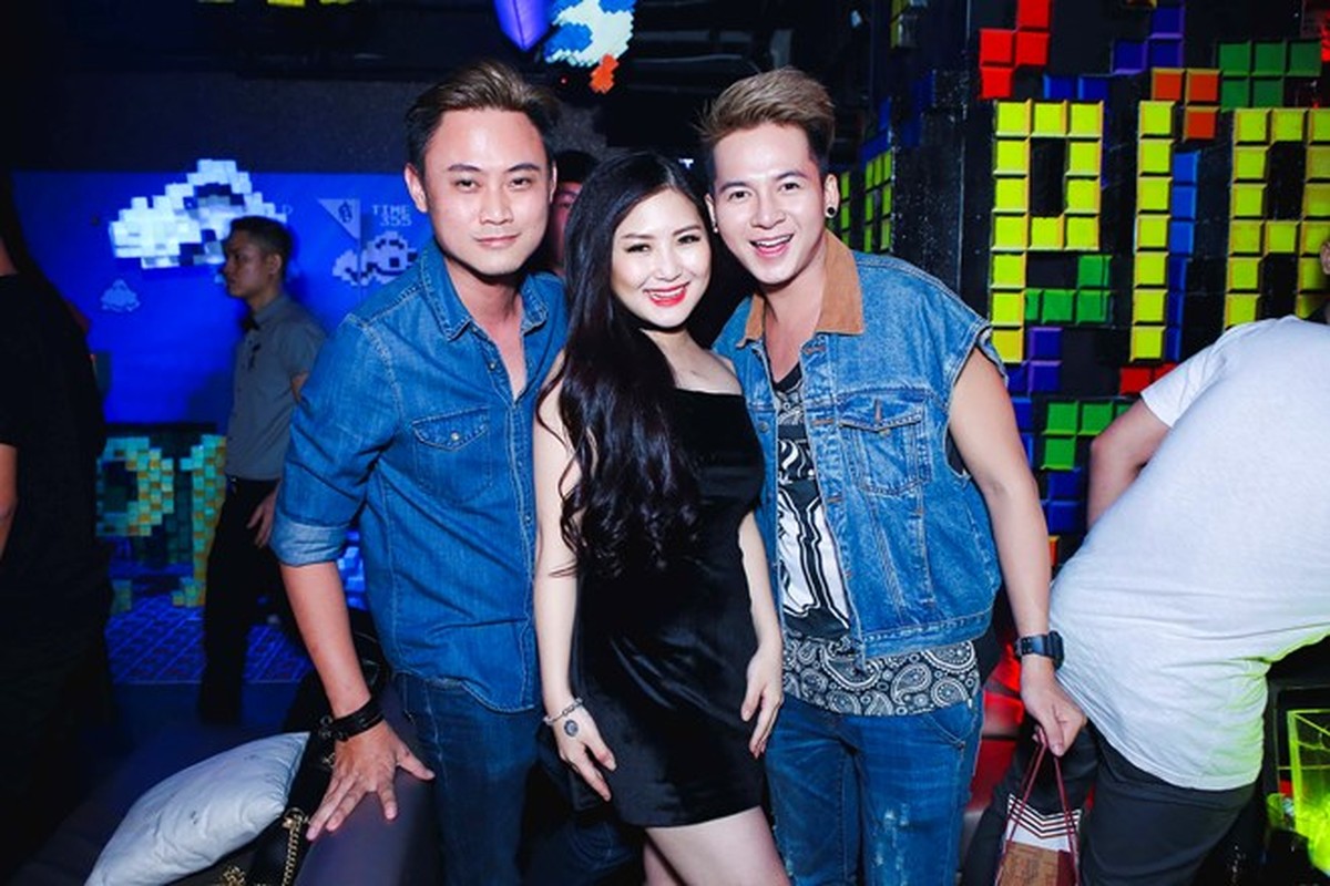 Huong Tram dien vay hai day quay trong bar don sinh nhat-Hinh-3